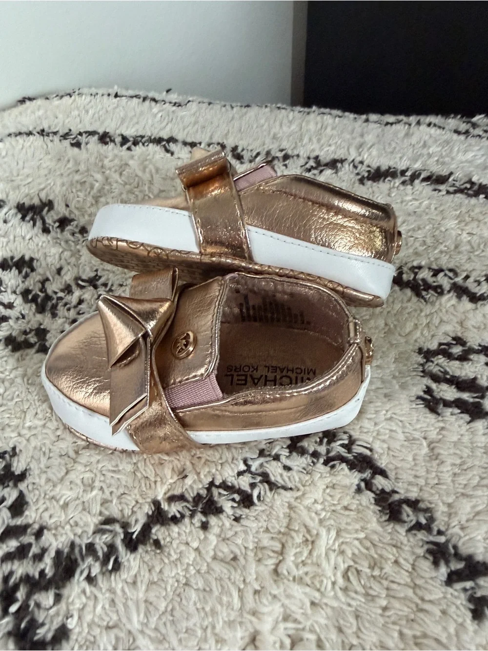 Michael Kors Baby Poppy Rose Gold Bow Slip On Sneakers Infant Size 2 EU 17 shoes